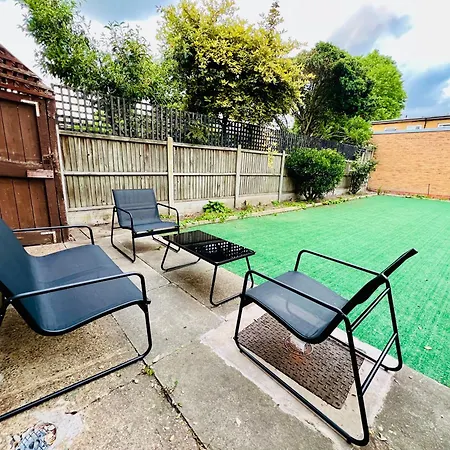 City Gem - 2 Bed House, 6 Mins From Liverpool Street, Shops & Restaurants